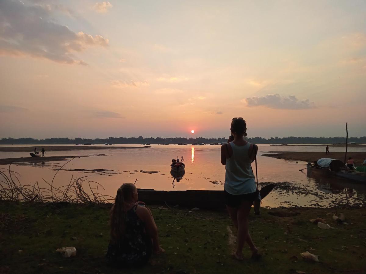 Tonle Mekong Homestay Krong Kracheh ภายนอก รูปภาพ
